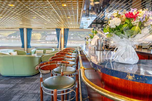 CroisiEurope MS Monet Lounge Bar With Dancefloor 4 ©Corinne Cotard.jpg